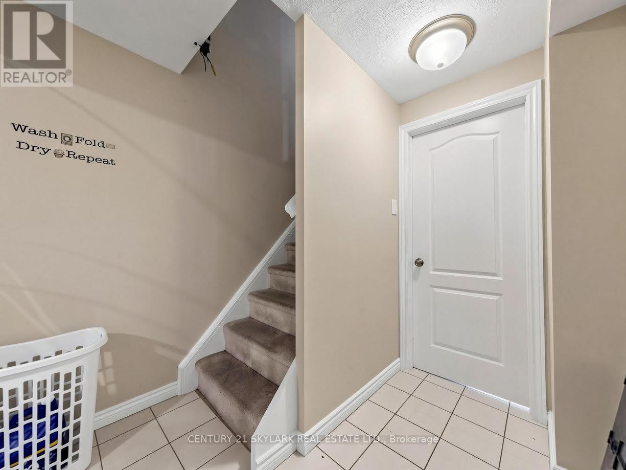 164 Moregate Crescent N Property Photo 17