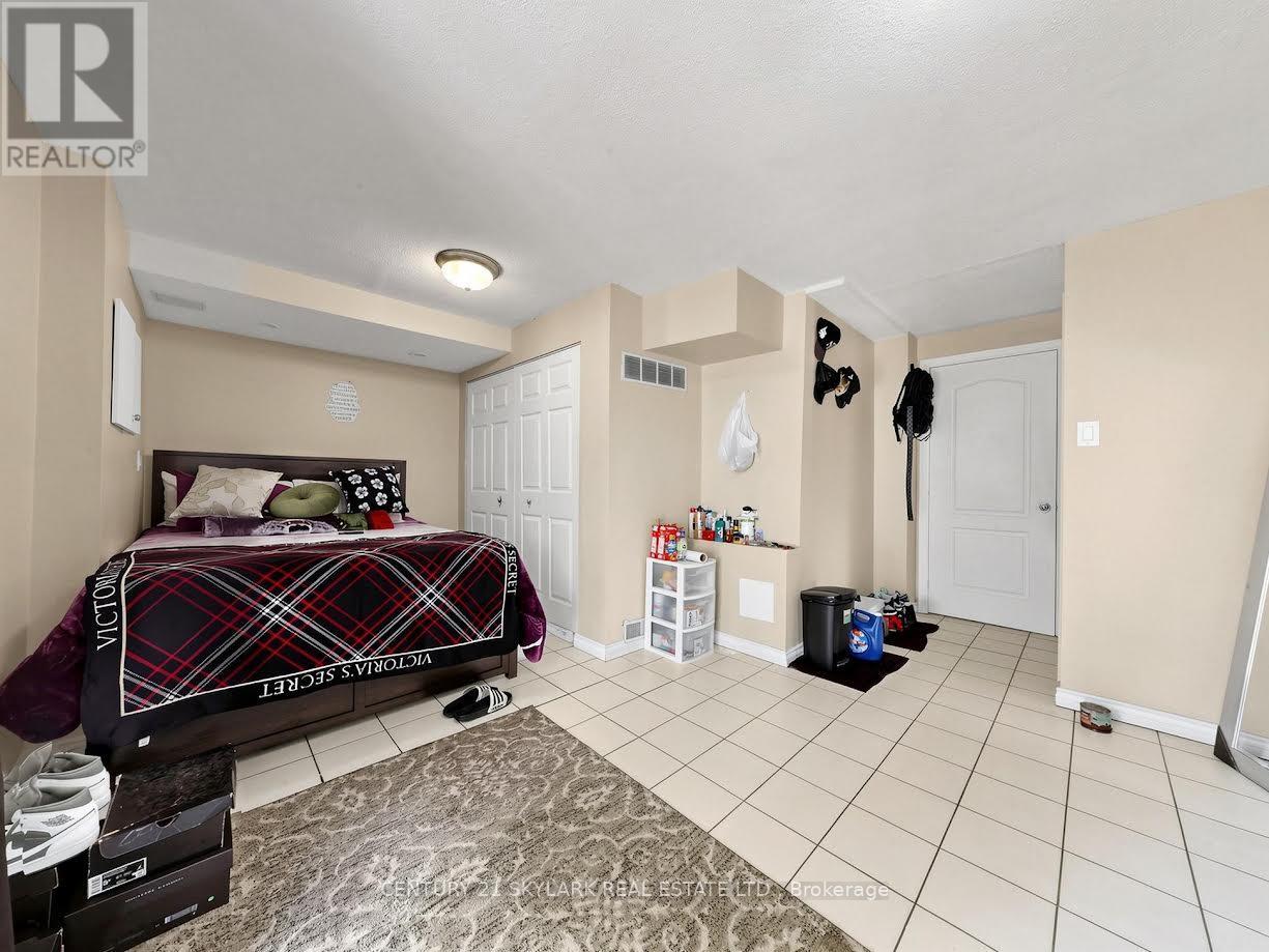 164 Moregate Crescent N Property Photo 18