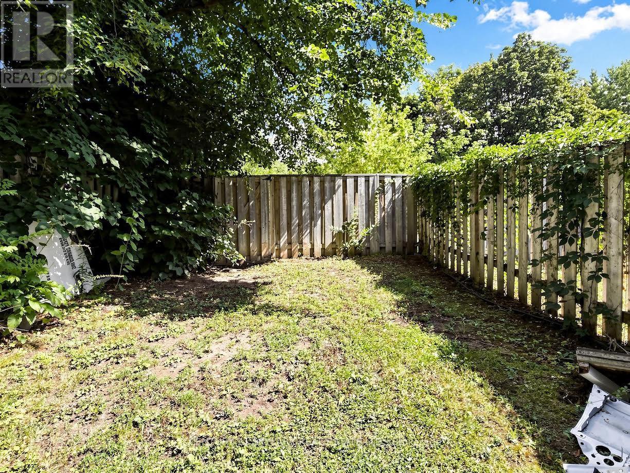 164 Moregate Crescent N Property Photo 23