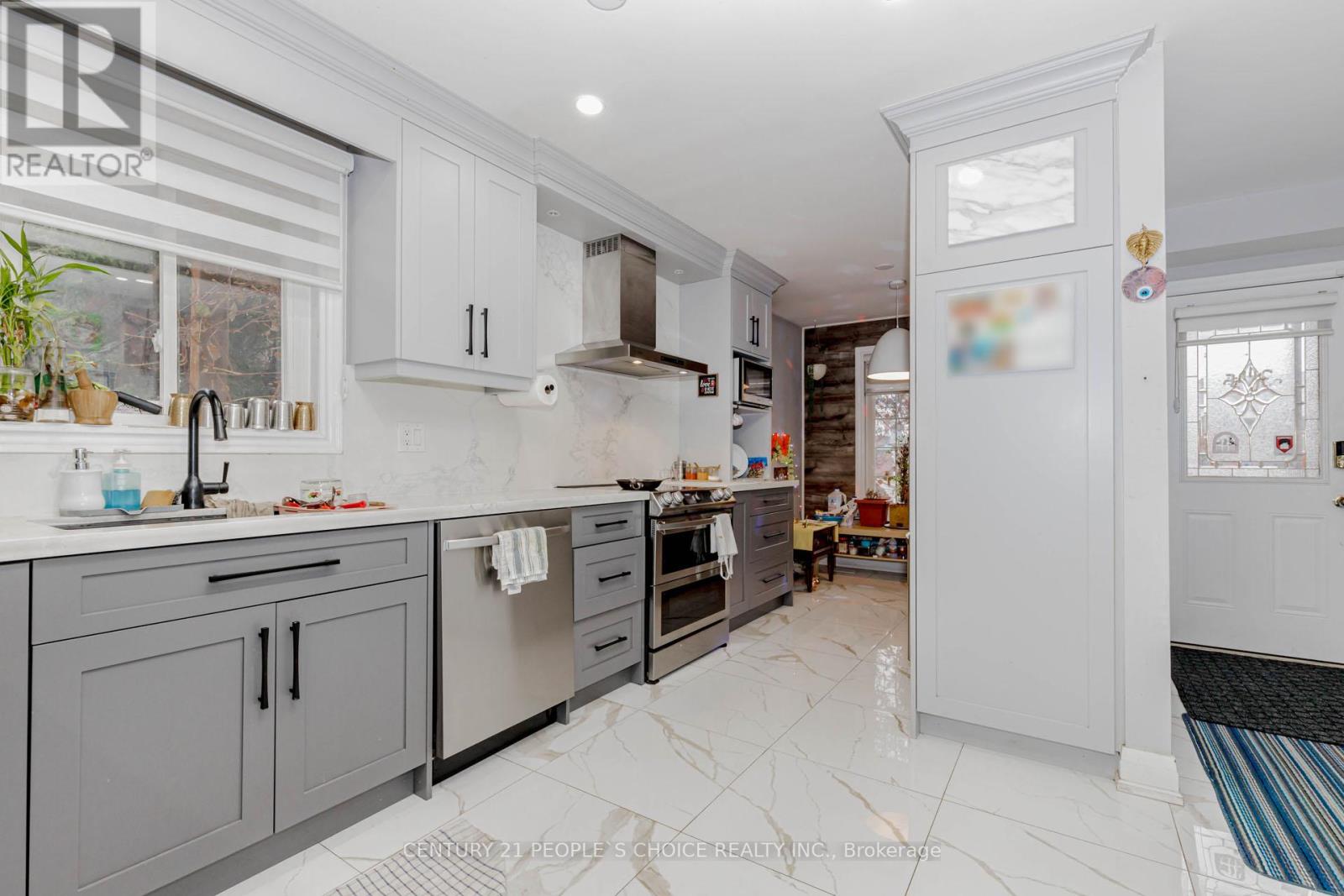 32 Elderwood Place Property Photo 4