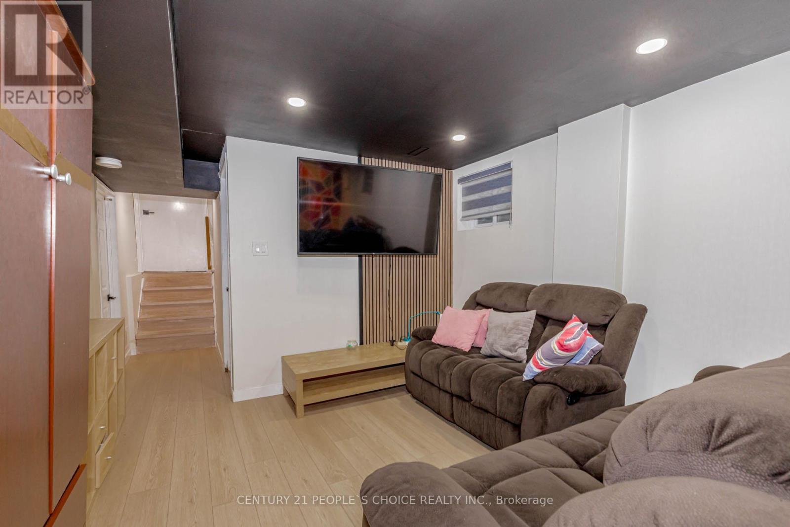 32 Elderwood Place Property Photo 38