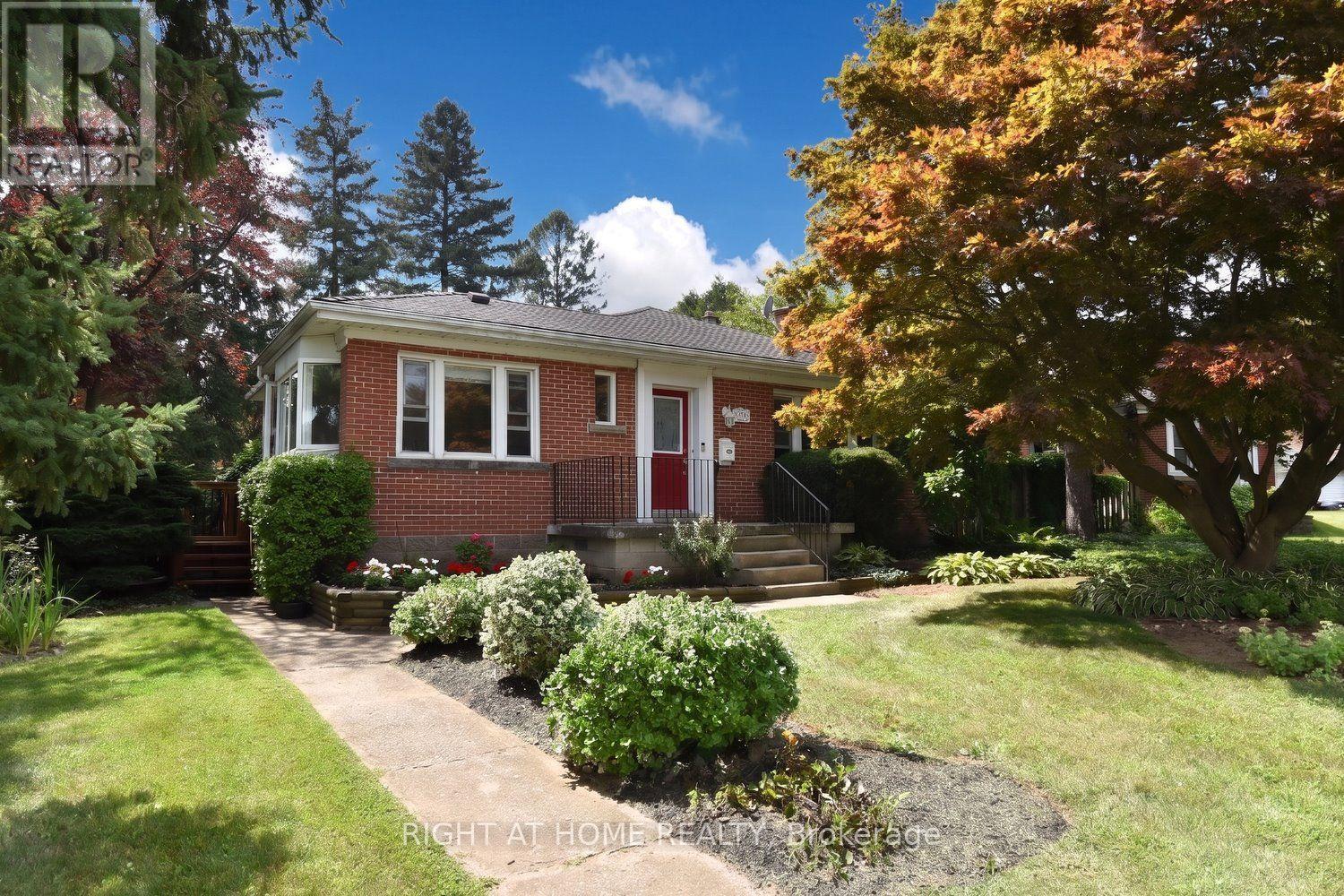 936 Boothman Avenue Photo de la propriété 1