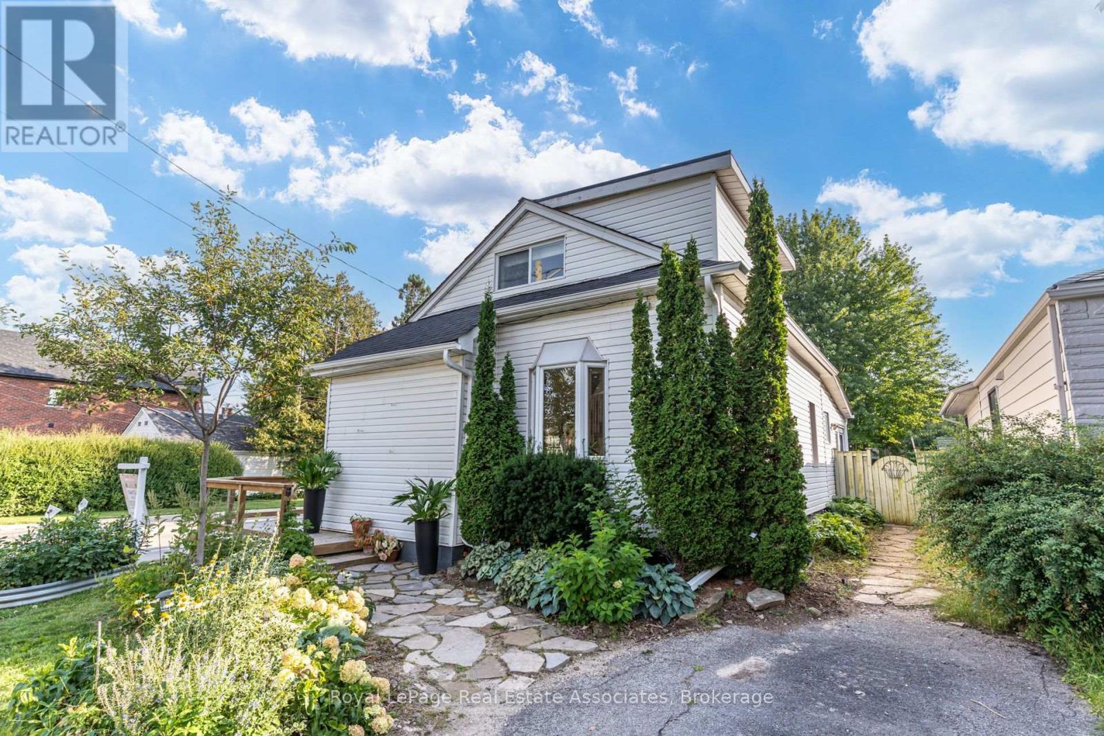 889 THIRD STREET