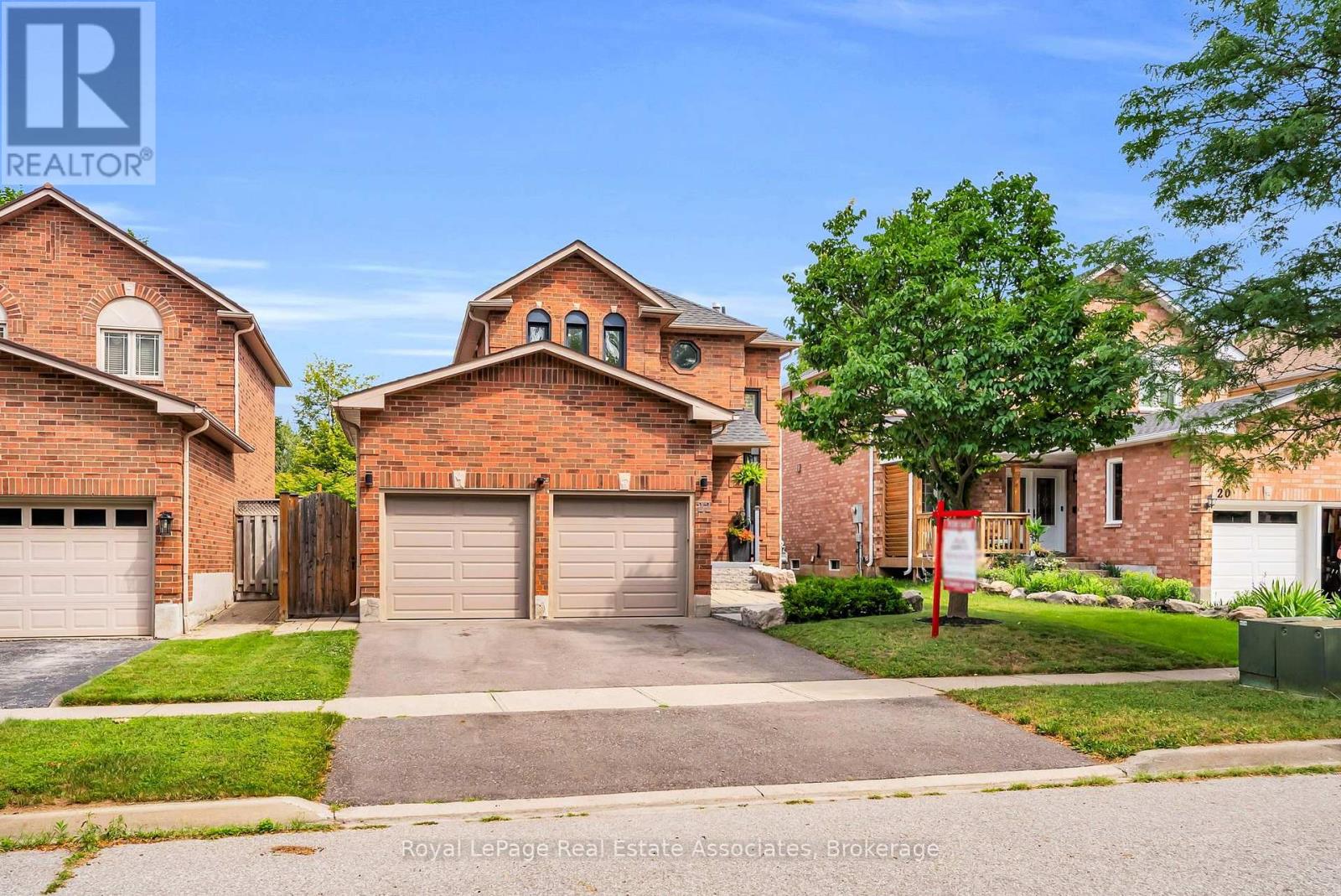 22 MCCULLOUGH CRESCENT