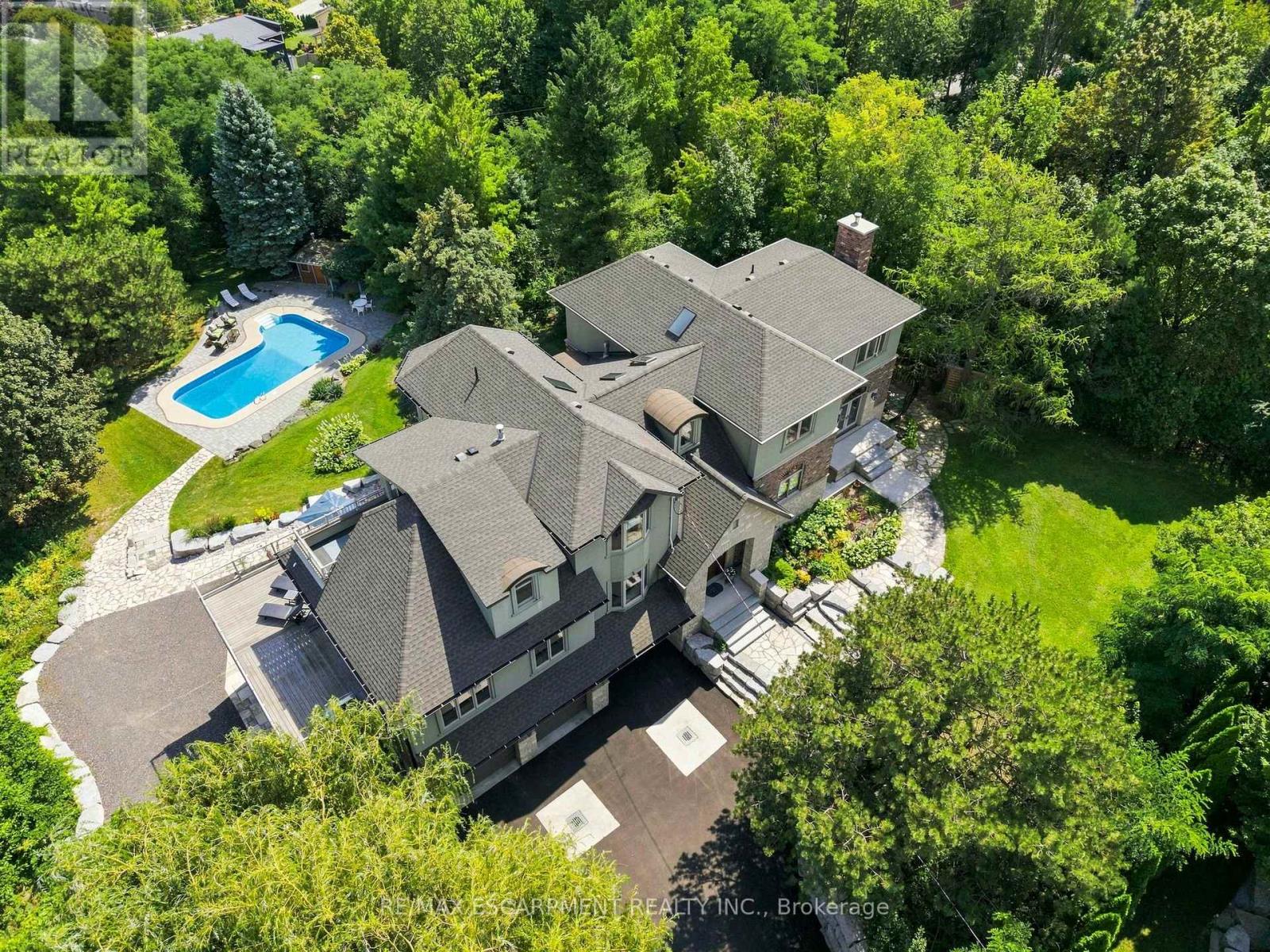 1296 Dundas Street Property Photo 1