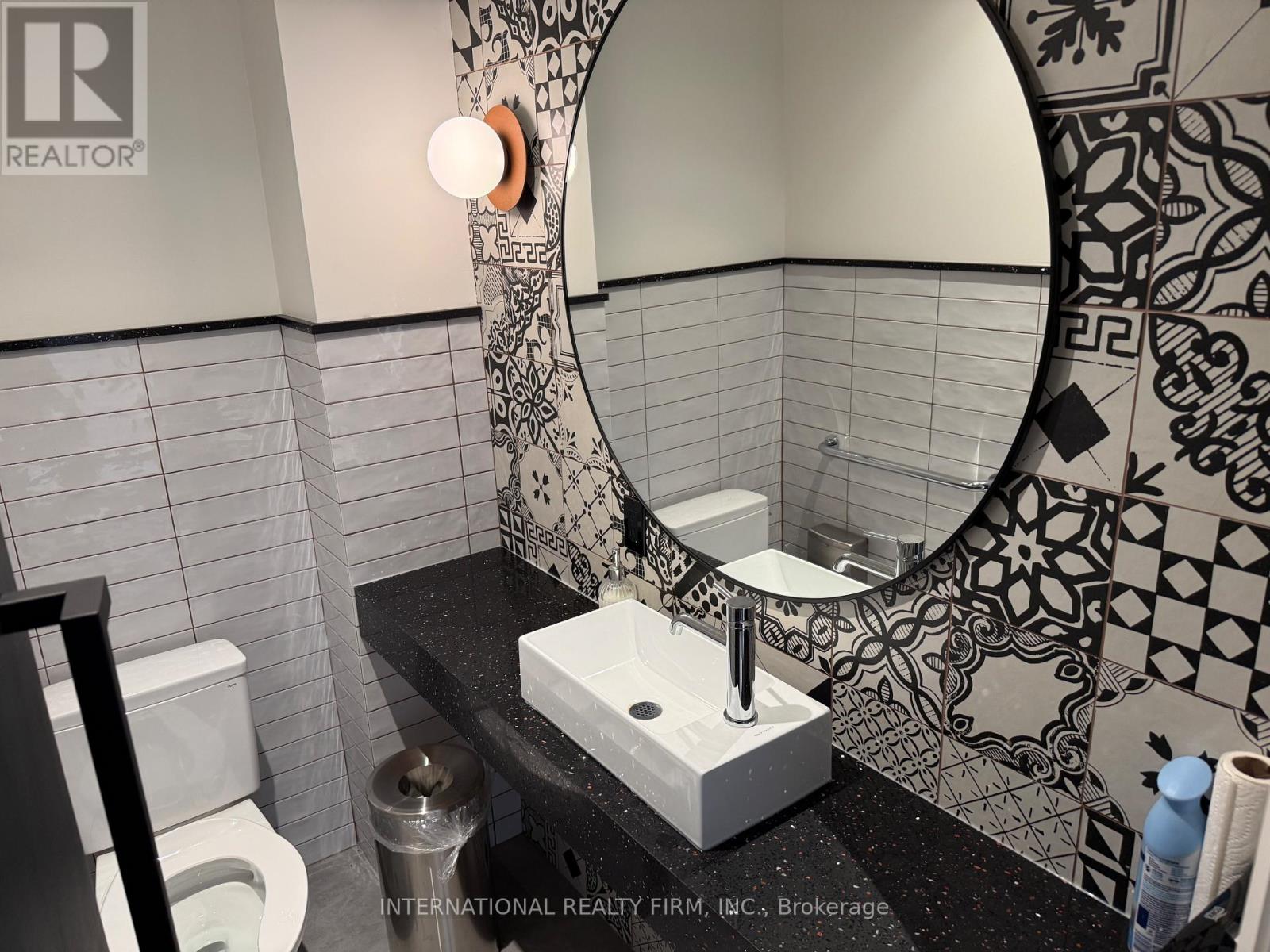 3555 Lake Shore Boulevard W Property Photo 5