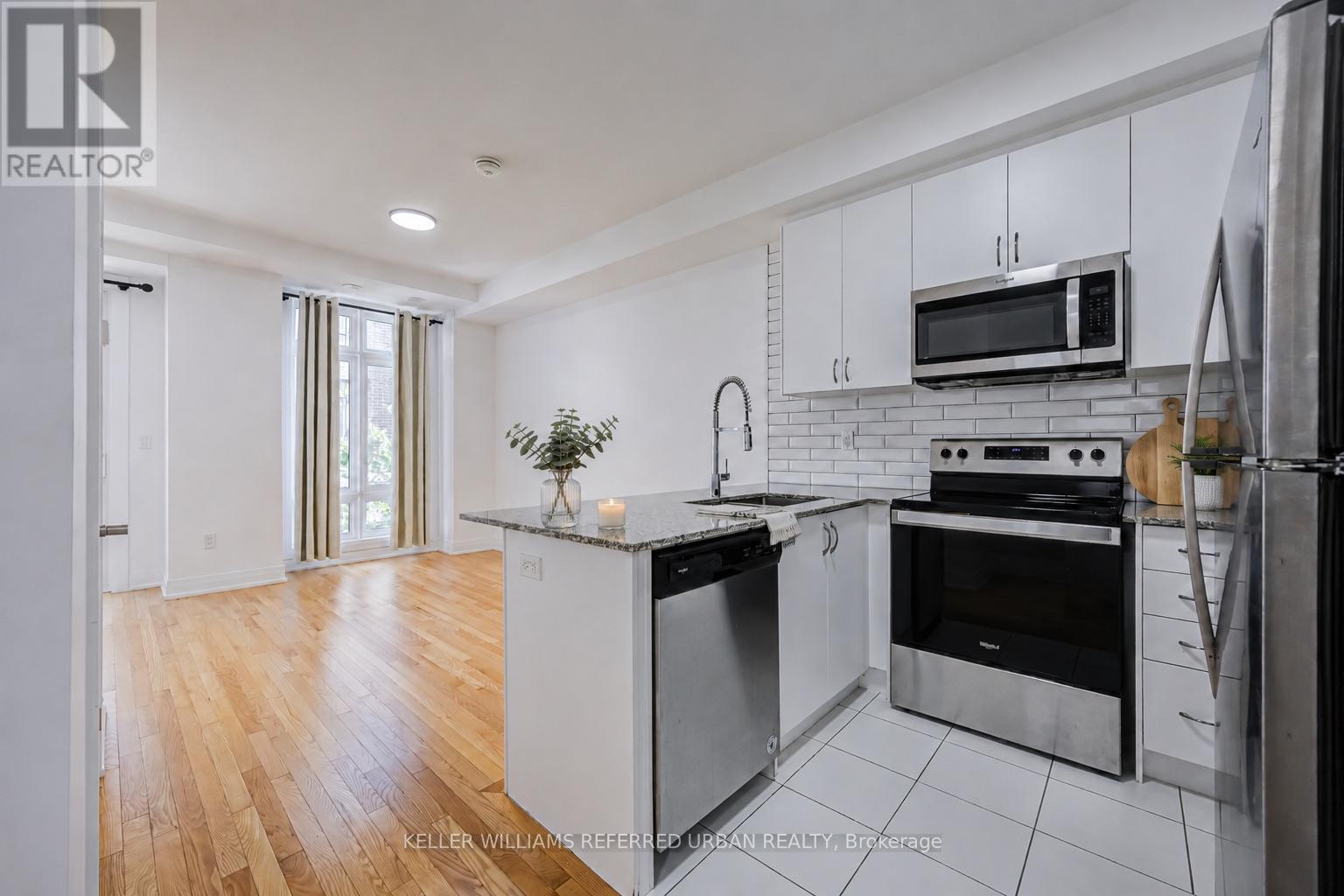 52 - 719 Lawrence Avenue W Property Photo 6