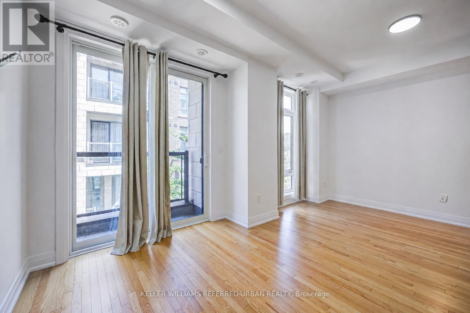 52 - 719 Lawrence Avenue W Property Photo 12