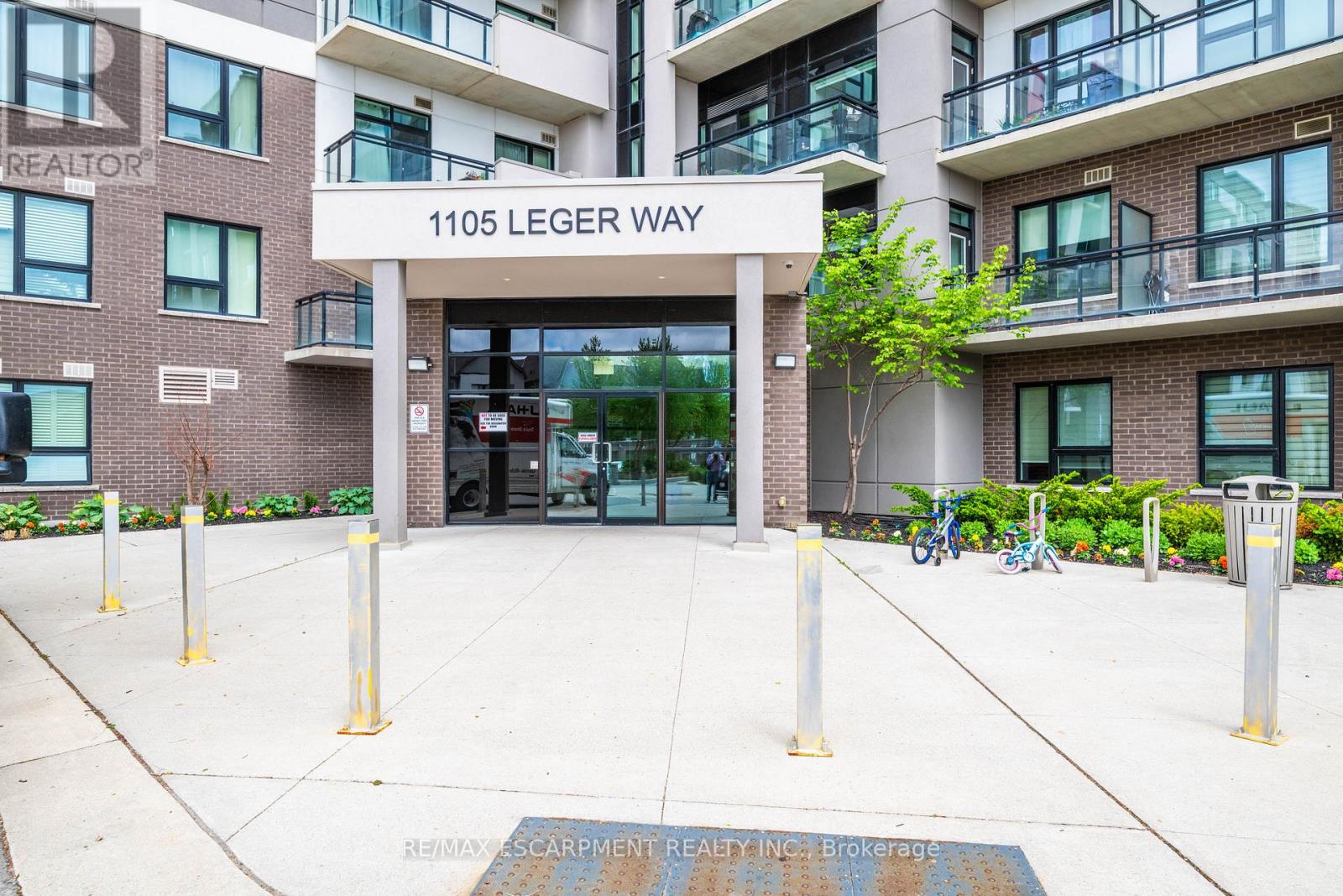 101 - 1105 LEGER WAY Property Photo 1