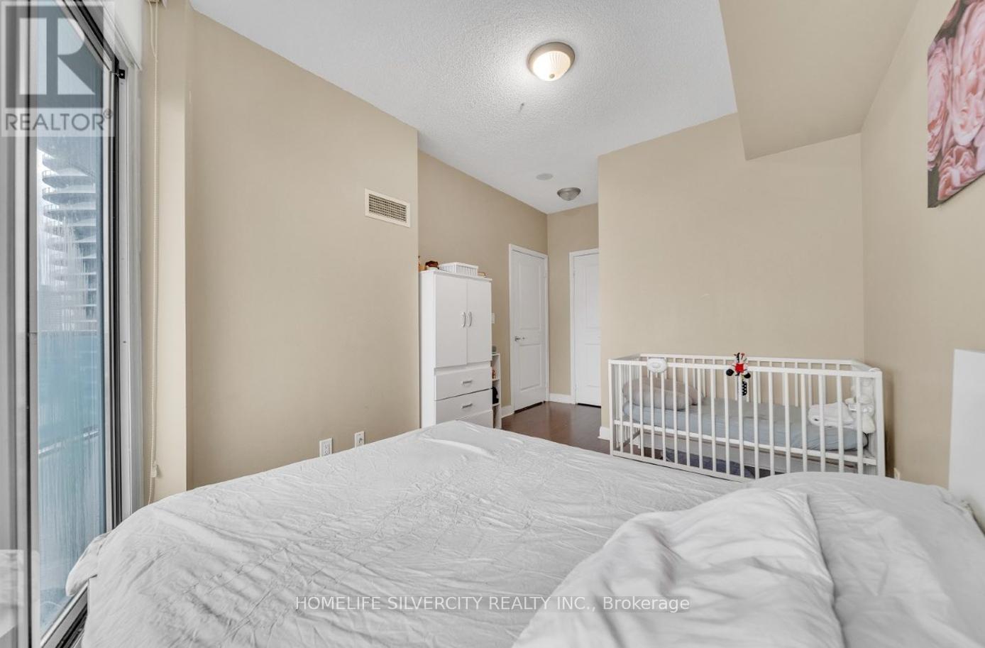 2006 - 80 Absolute Avenue Property Photo 20