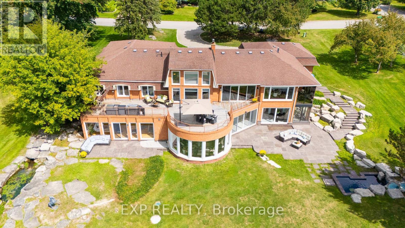 4 INGLEVIEW DRIVE