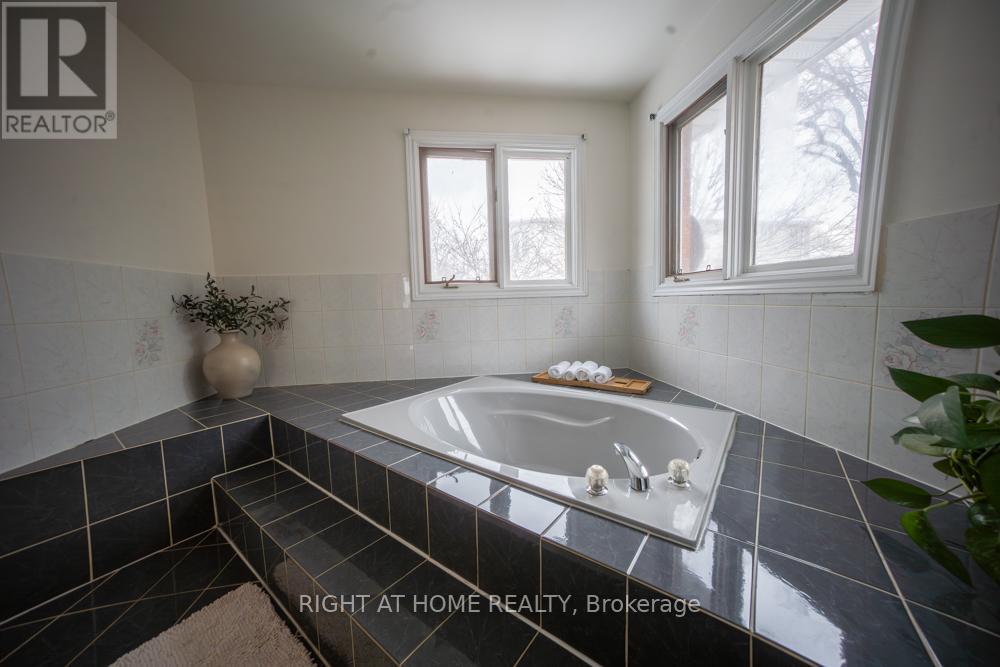2088 Perran Drive Property Photo 27