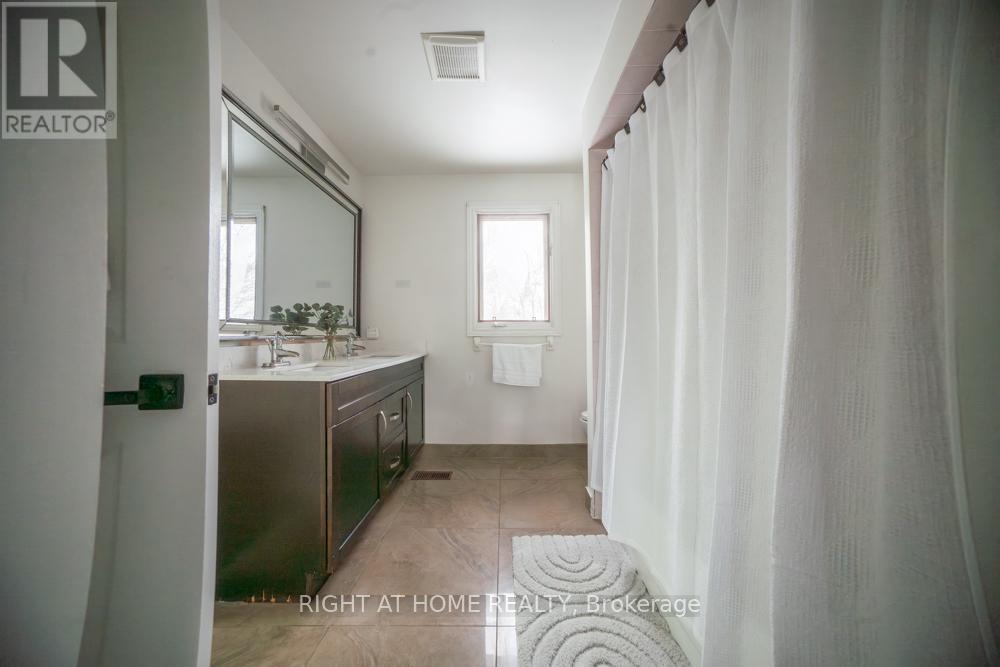 2088 Perran Drive Property Photo 35