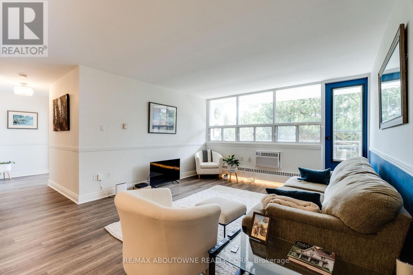 507 - 212 Kerr Street Property Photo 8