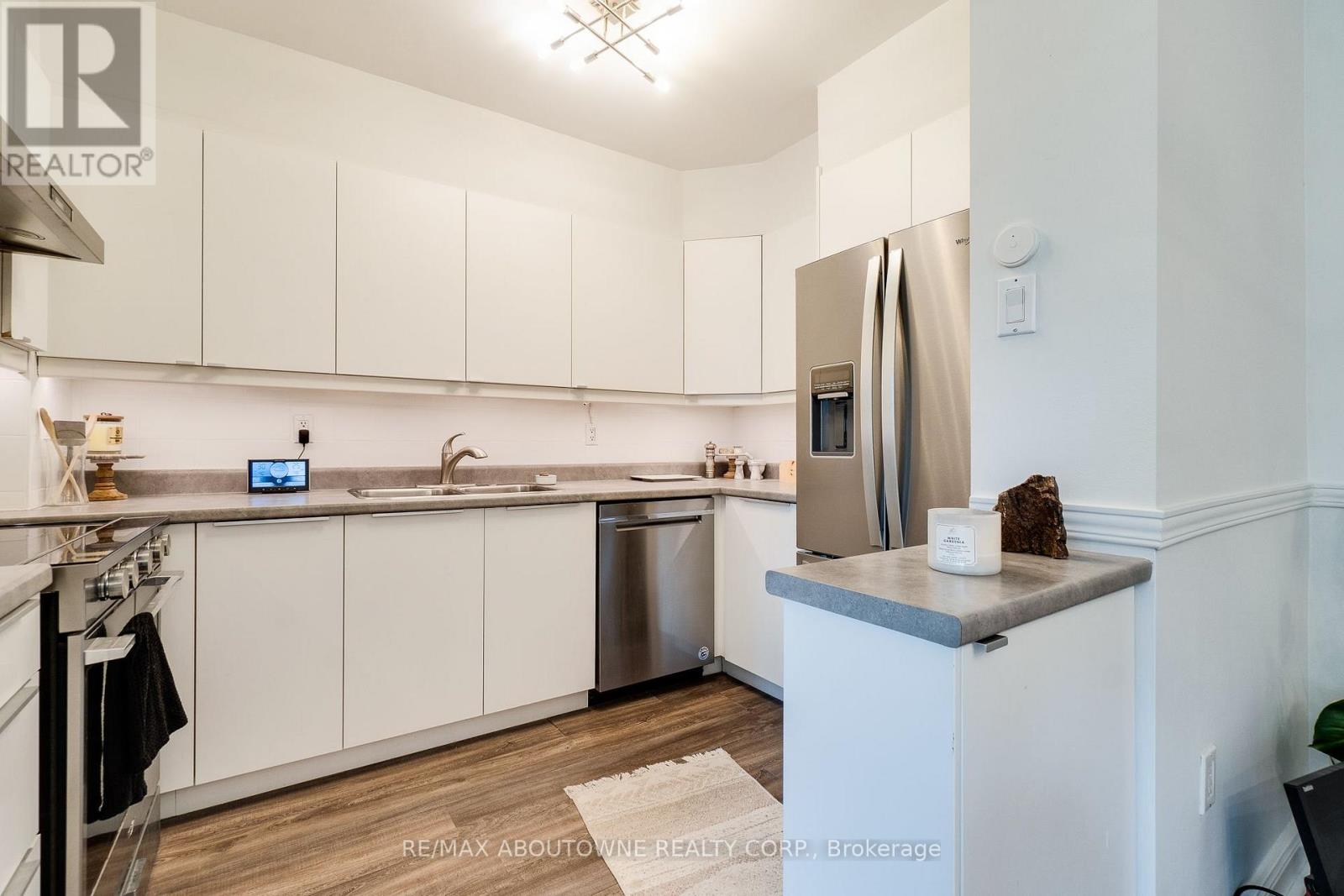 507 - 212 Kerr Street Property Photo 17