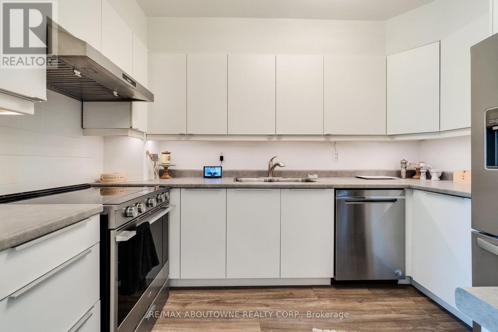 507 - 212 Kerr Street Property Photo 18
