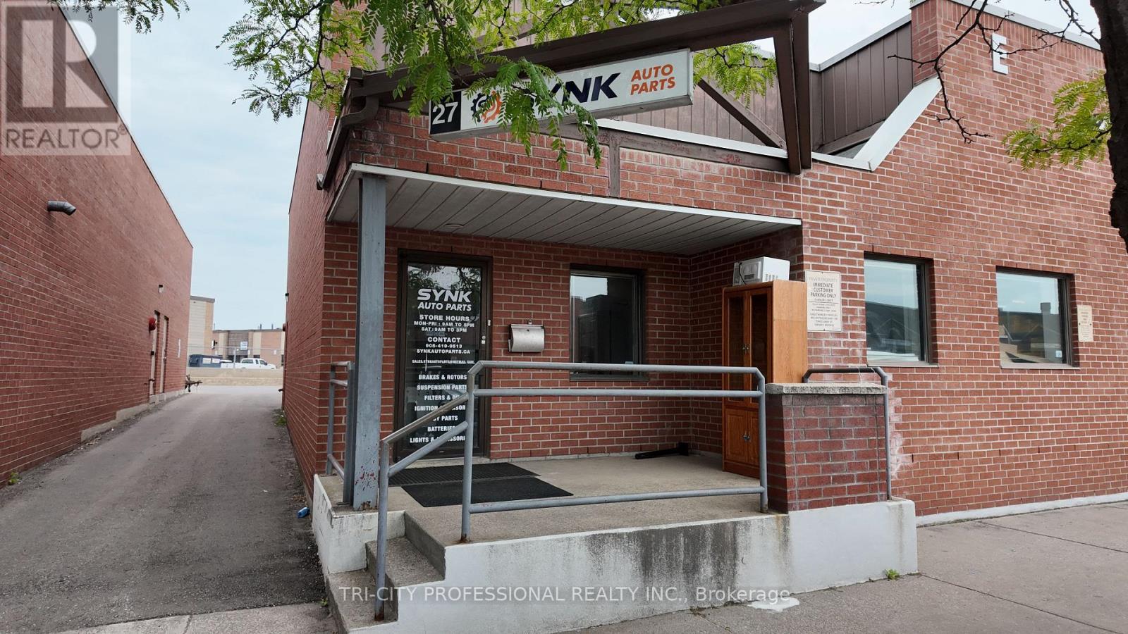 27 - 175 TORYORK DRIVE