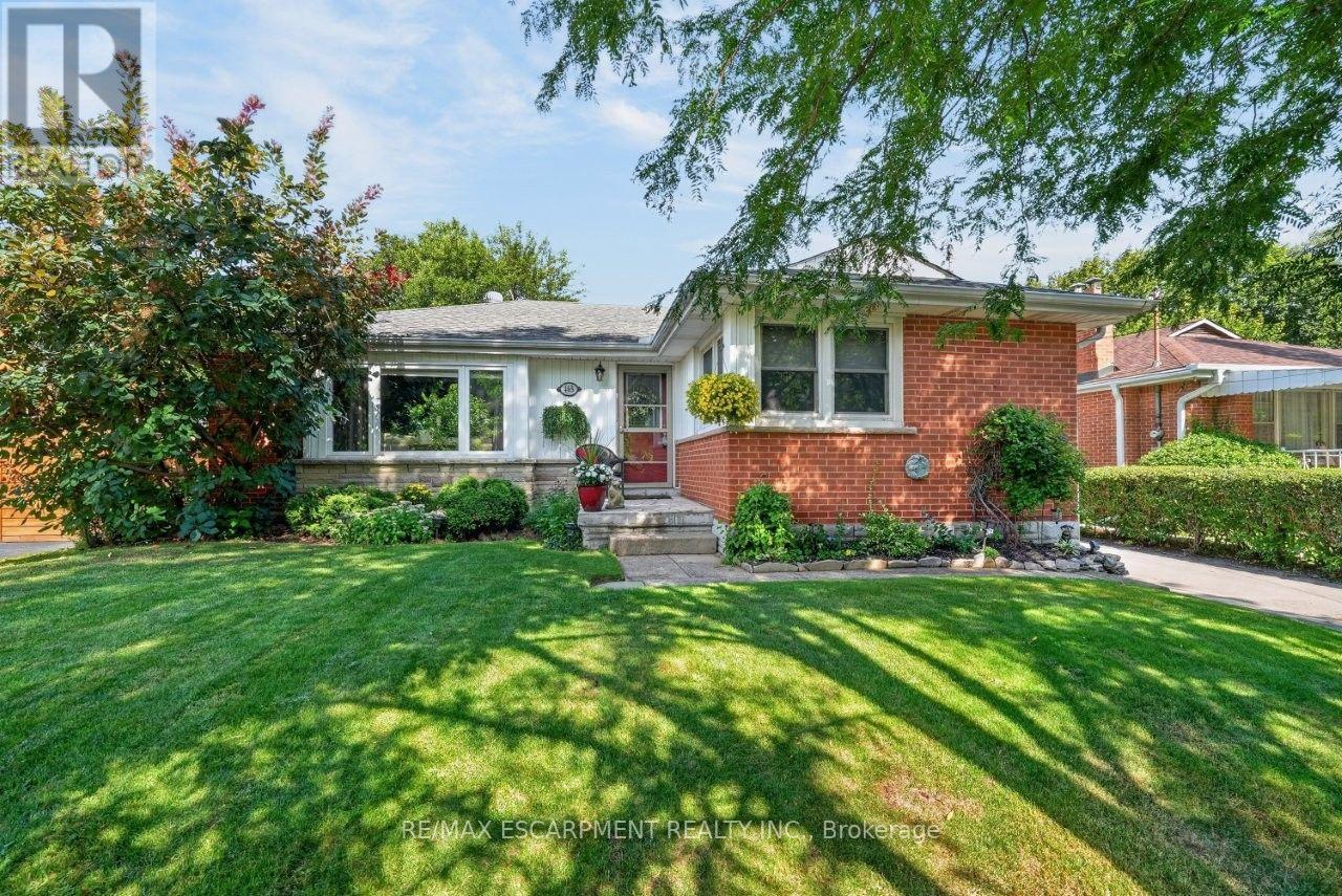 465 Springbank Crescent Property Photo 1