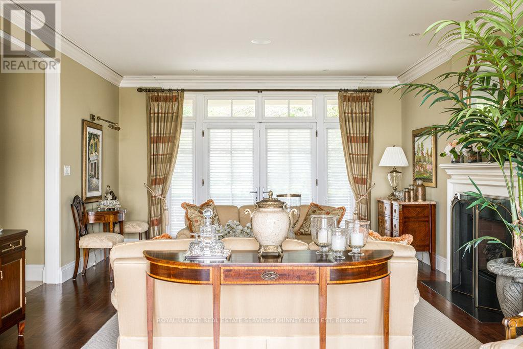 6 Ennisclare Drive W Property Photo 5