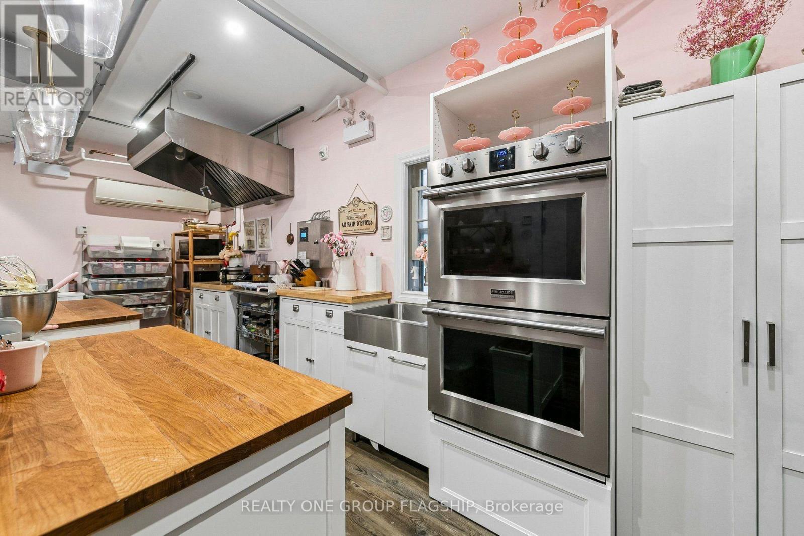 243 Lakeshore East Road Property Photo 17