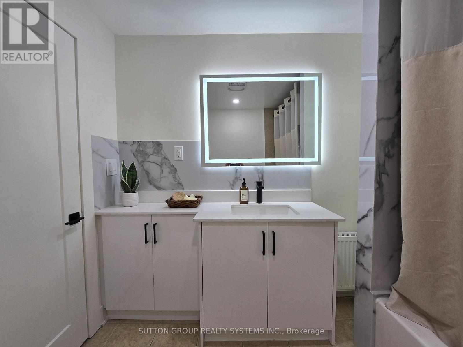 1 - 2886 Lake Shore Boulevard W Property Photo 1