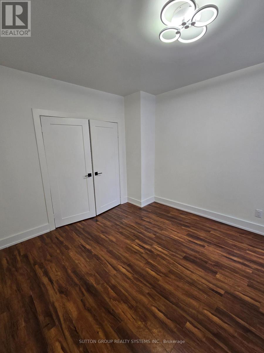 1 - 2886 Lake Shore Boulevard W Property Photo 18