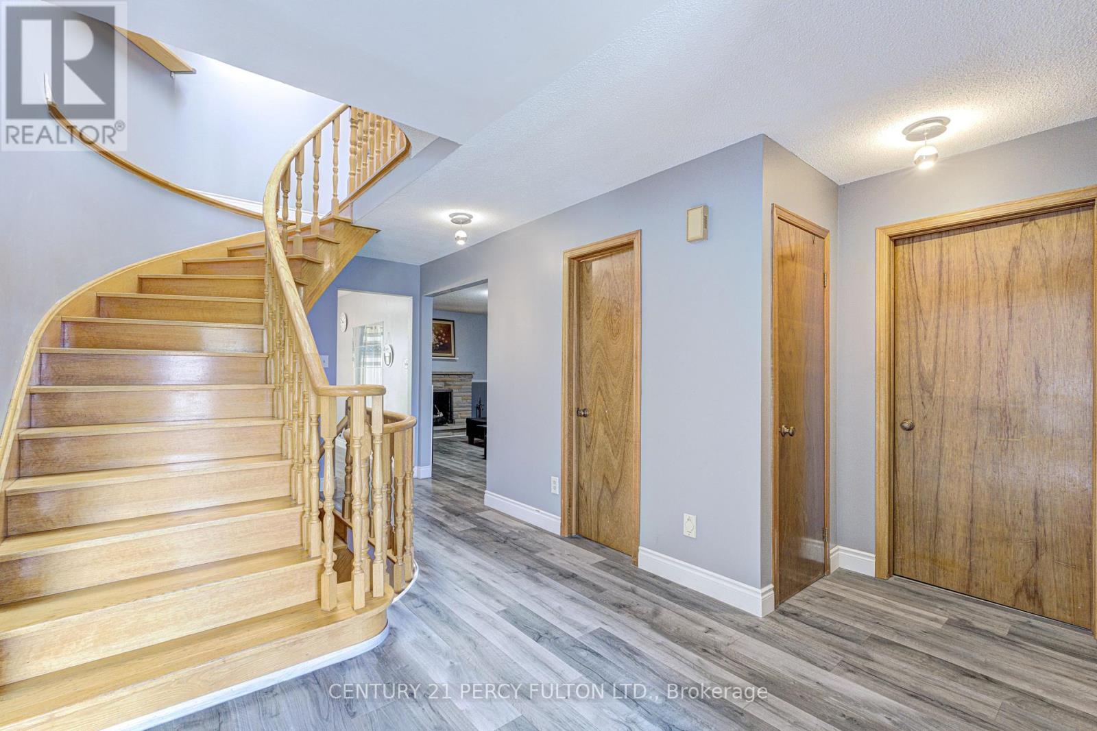 1042 Wetherby Lane Property Photo 2