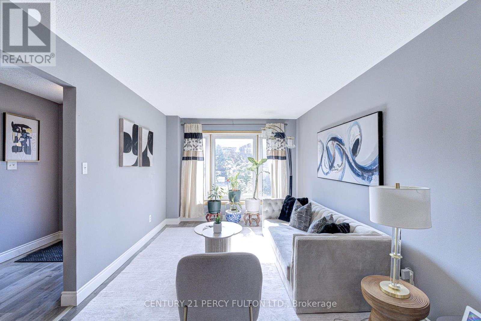 1042 Wetherby Lane Property Photo 4