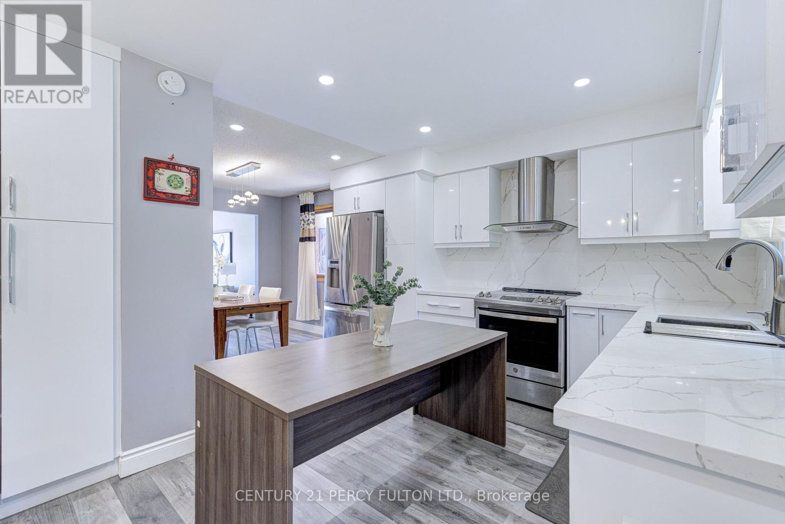 1042 Wetherby Lane Property Photo 16