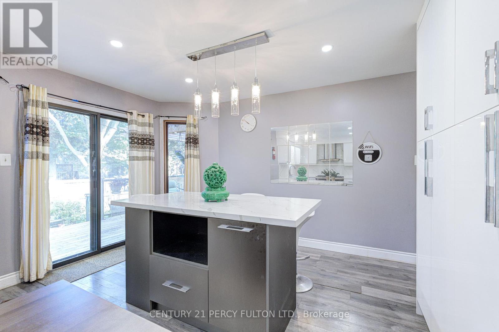1042 Wetherby Lane Property Photo 18