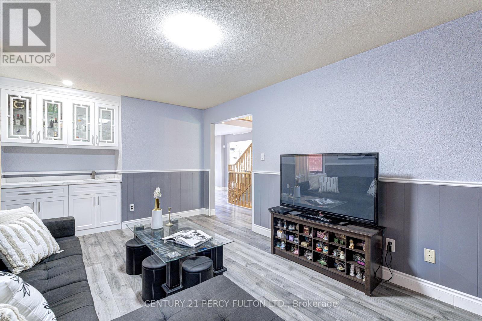 1042 Wetherby Lane Property Photo 21