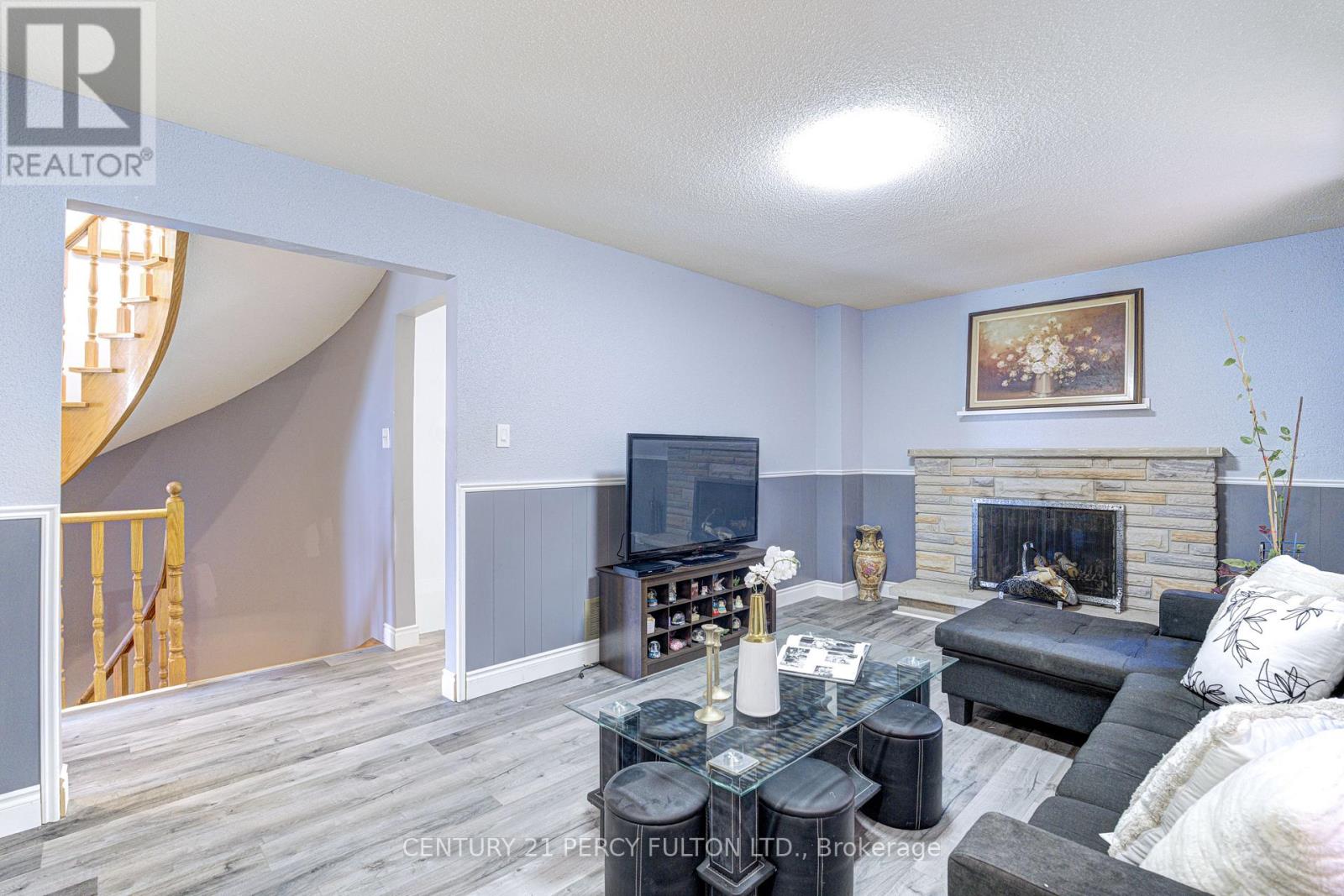 1042 Wetherby Lane Property Photo 22