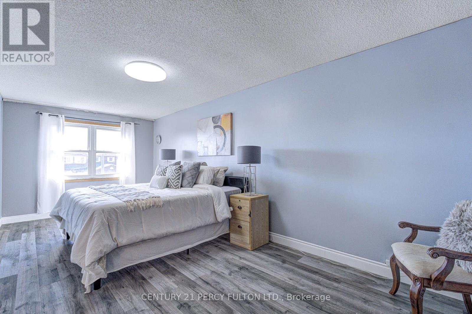 1042 Wetherby Lane Property Photo 24
