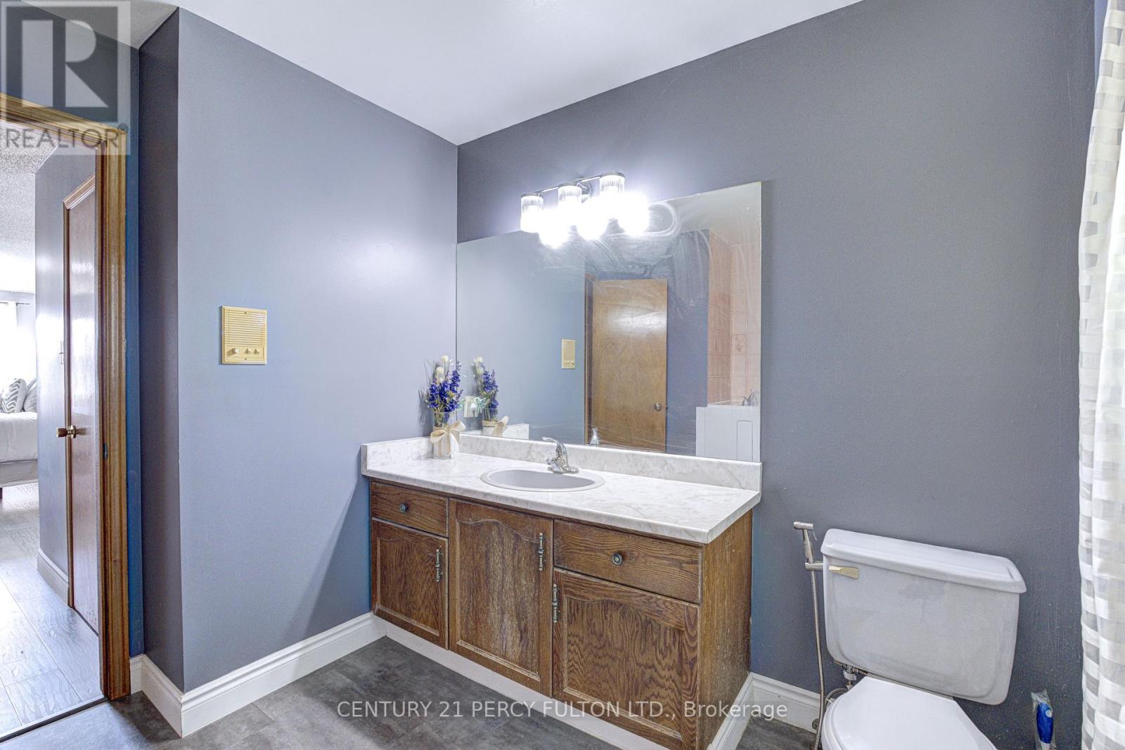 1042 Wetherby Lane Property Photo 28