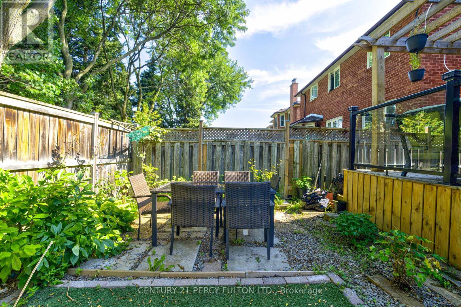 1042 Wetherby Lane Property Photo 40
