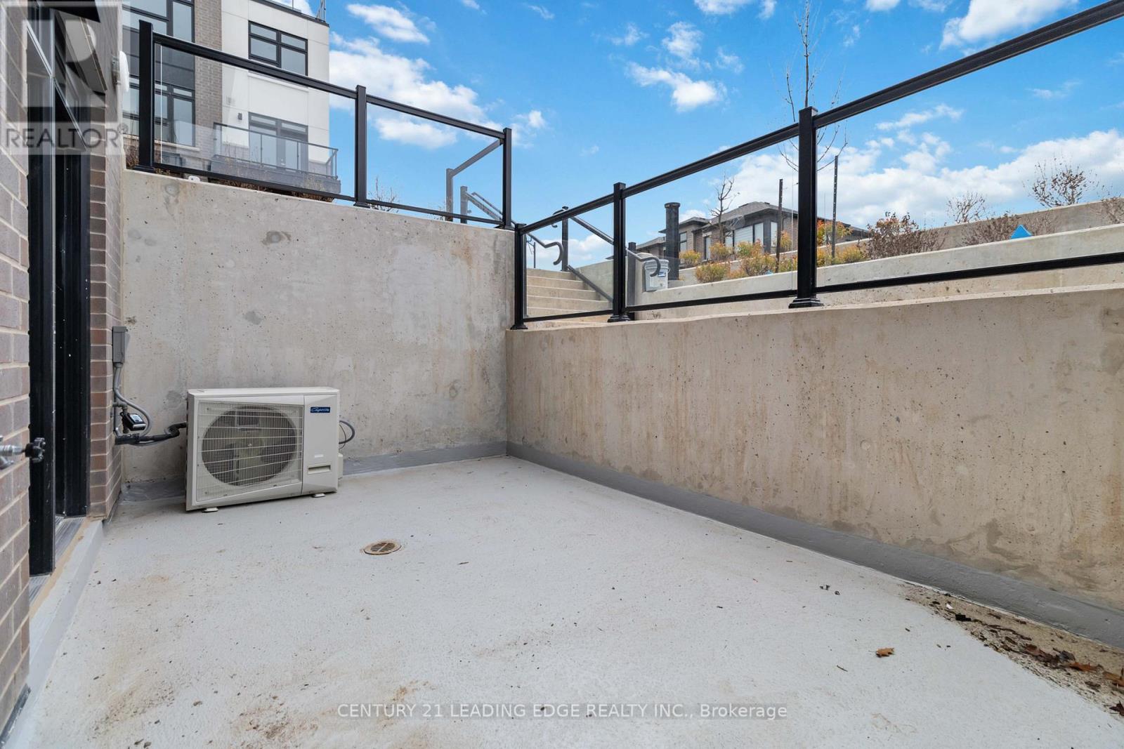 128 - 1569 Rose Way Property Photo 4