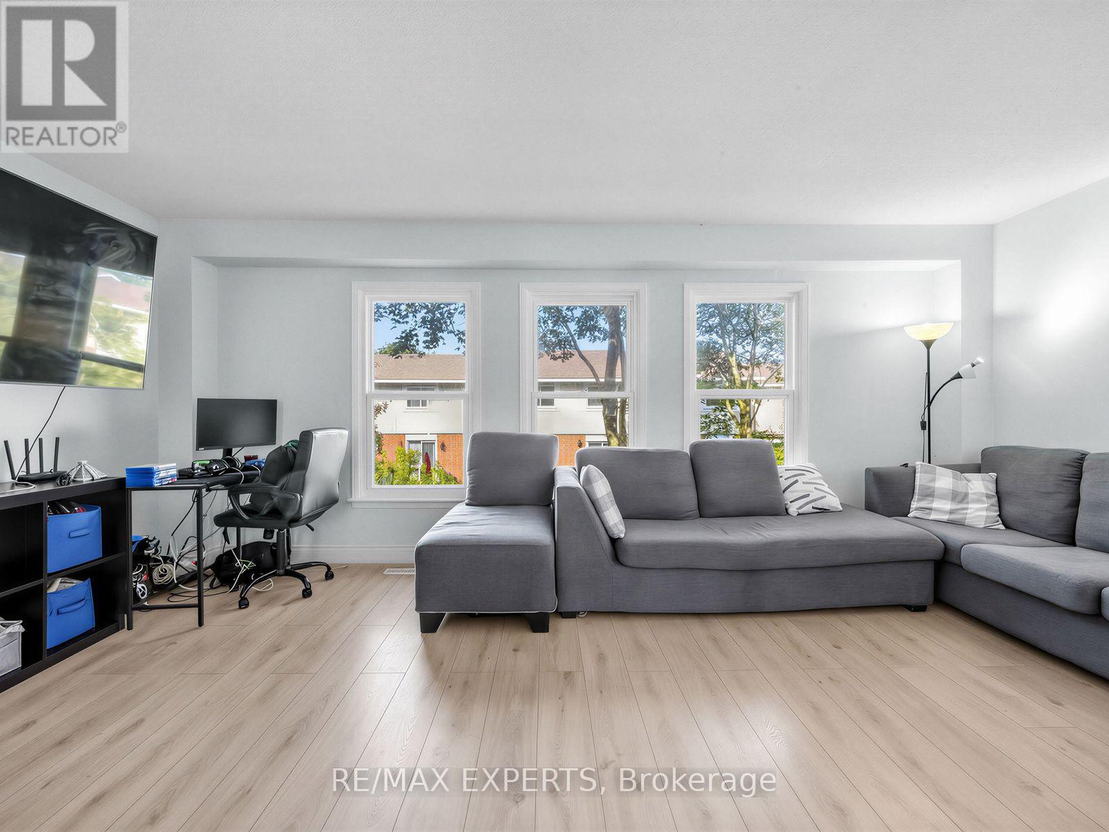 #77 - 333 Meadows Boulevard Property Photo 11