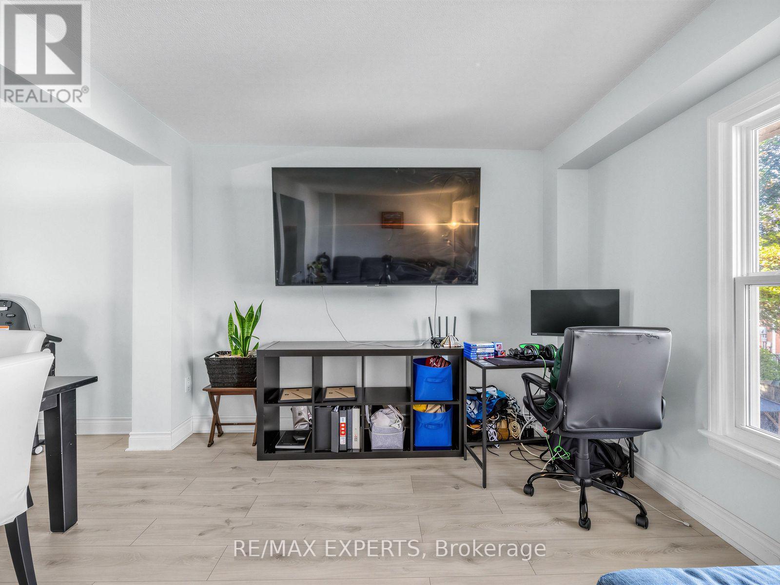 #77 - 333 Meadows Boulevard Property Photo 14