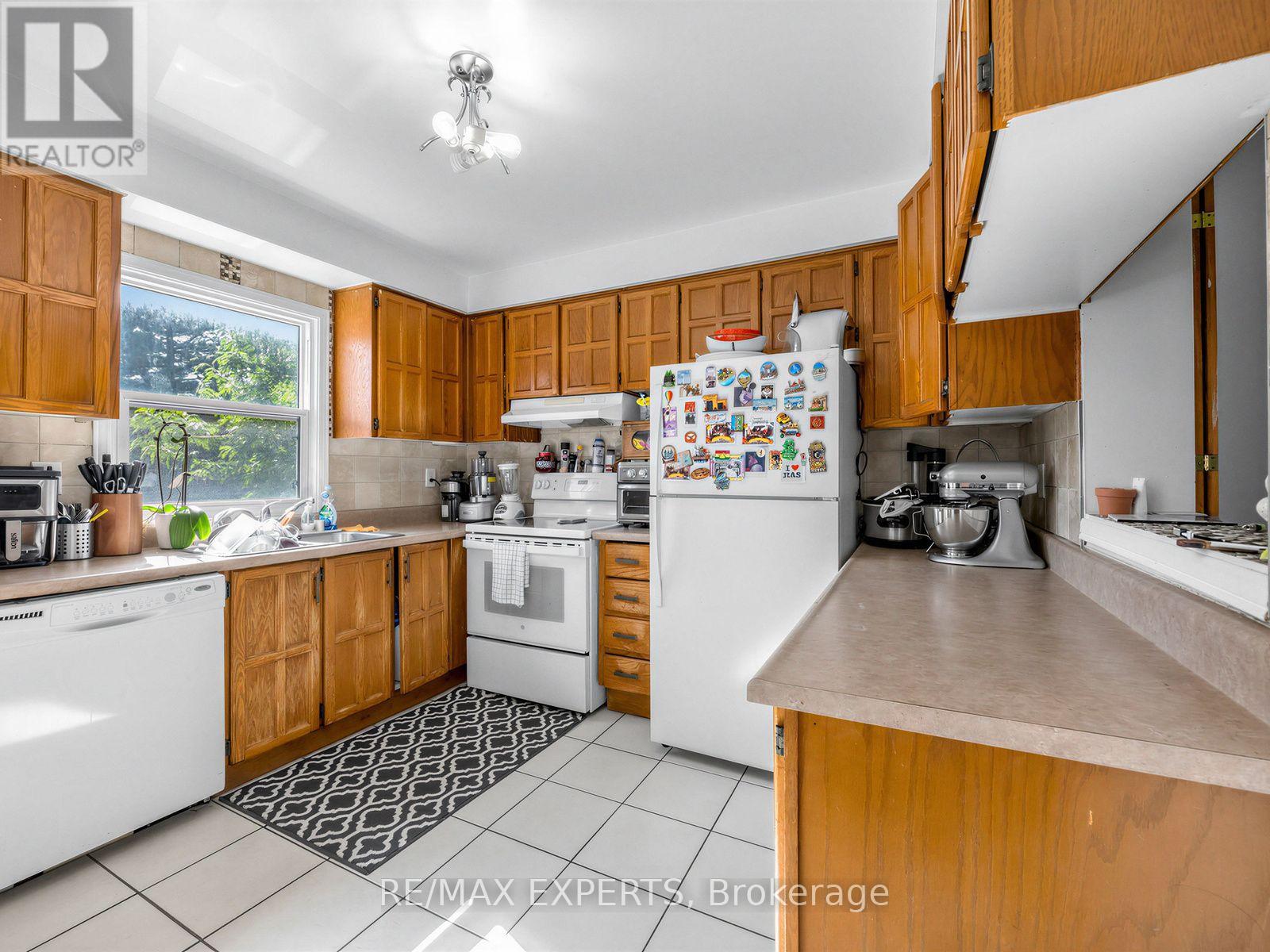 #77 - 333 Meadows Boulevard Property Photo 21