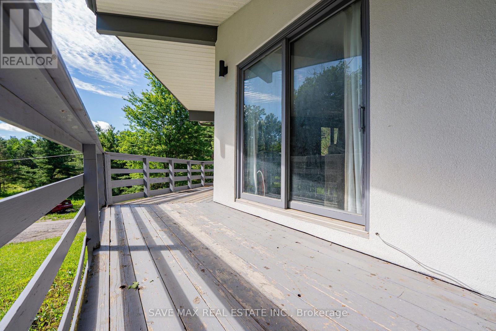 5812 Beech Grove Side Road Property Photo 8