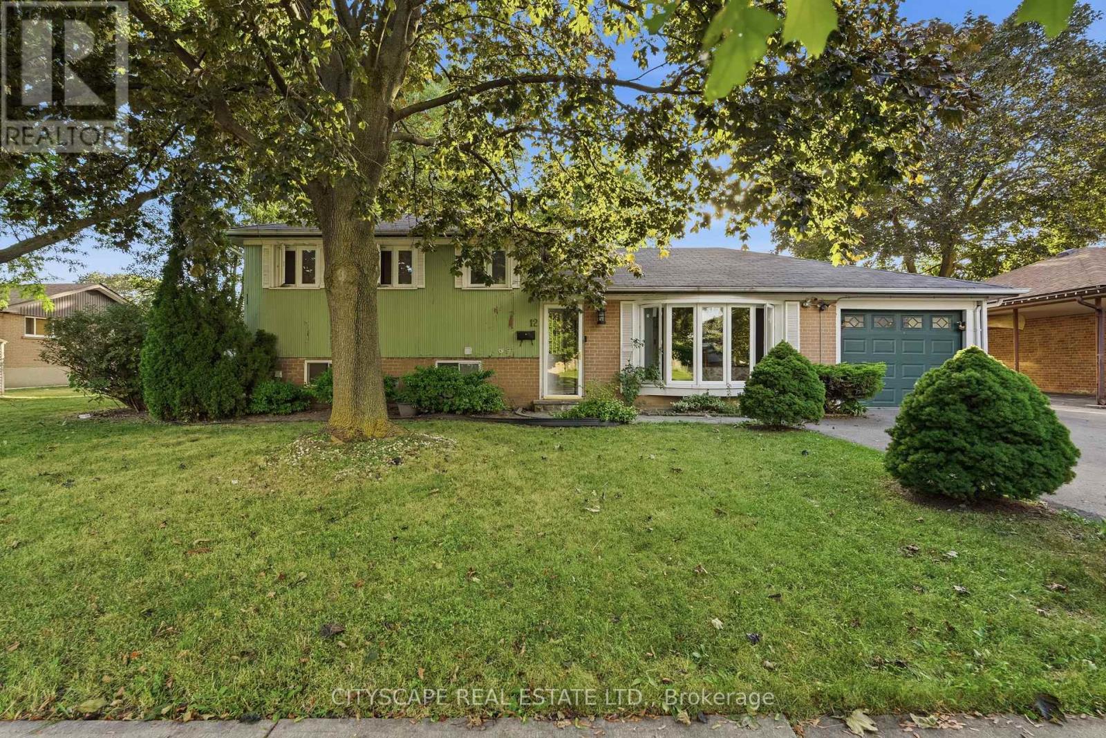 12 VANDERBRENT CRESCENT