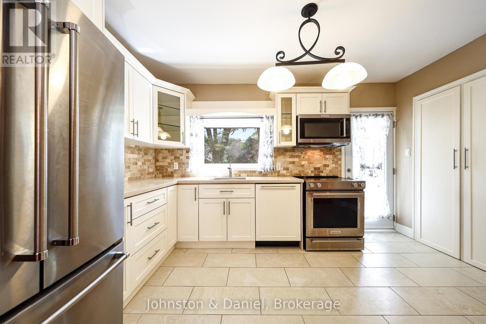 553 Runnymede Road Property Photo 3