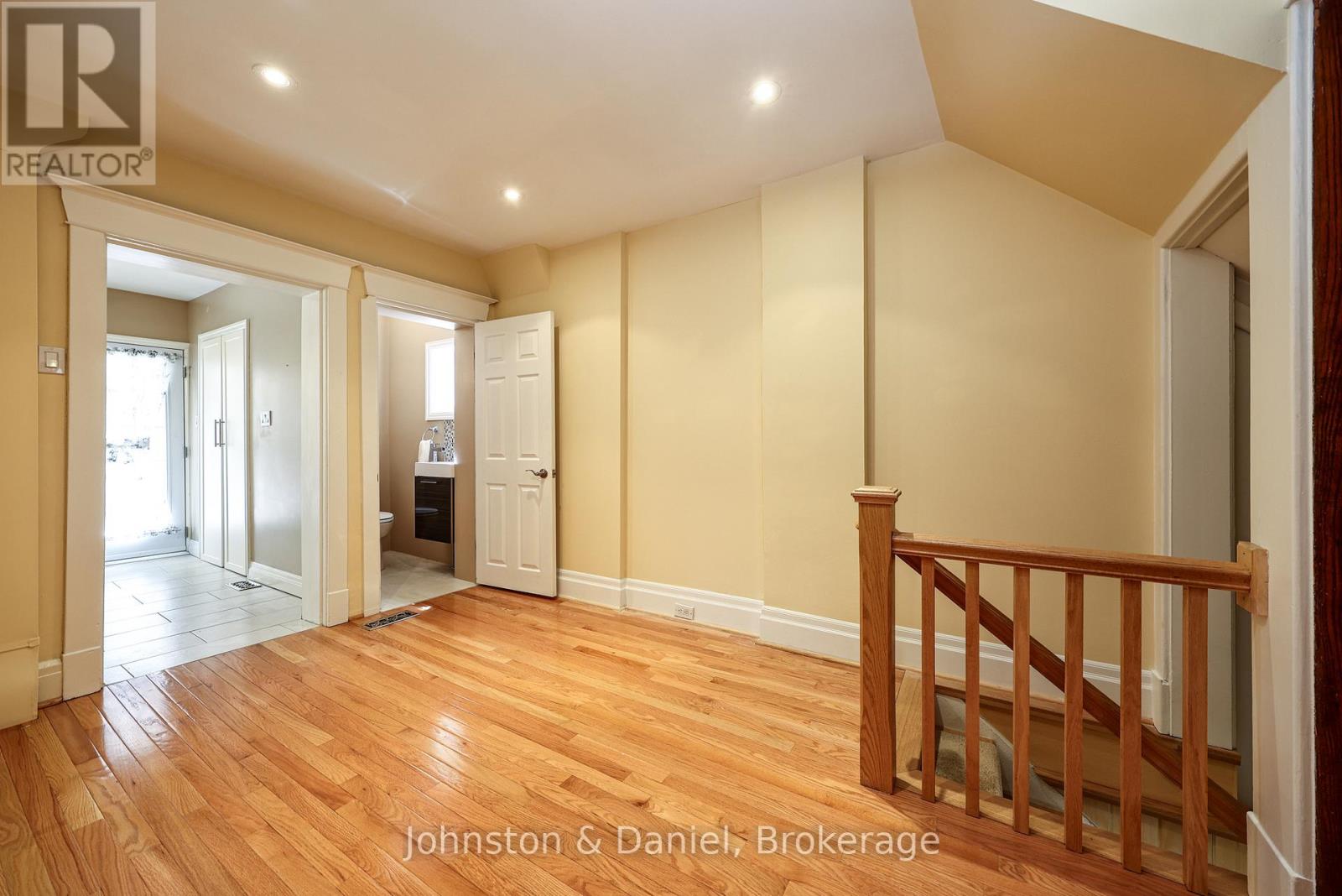 553 Runnymede Road Property Photo 8