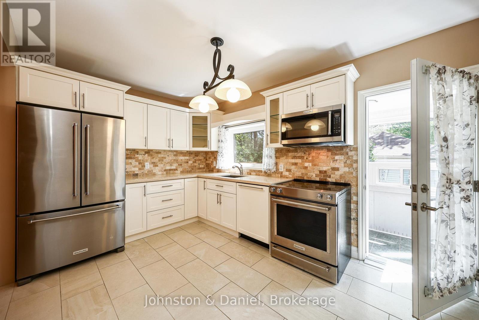 553 Runnymede Road Property Photo 9