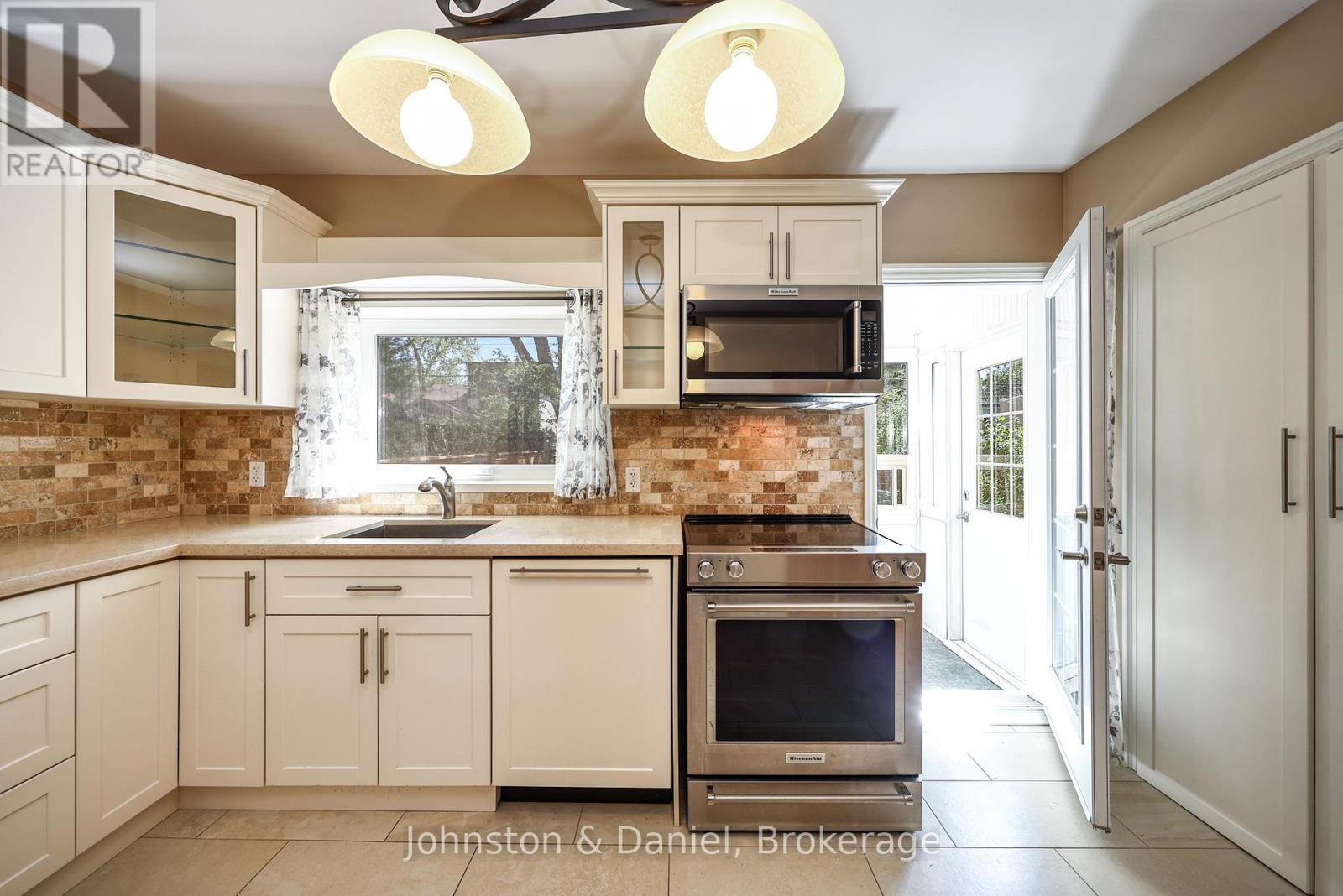 553 Runnymede Road Property Photo 11