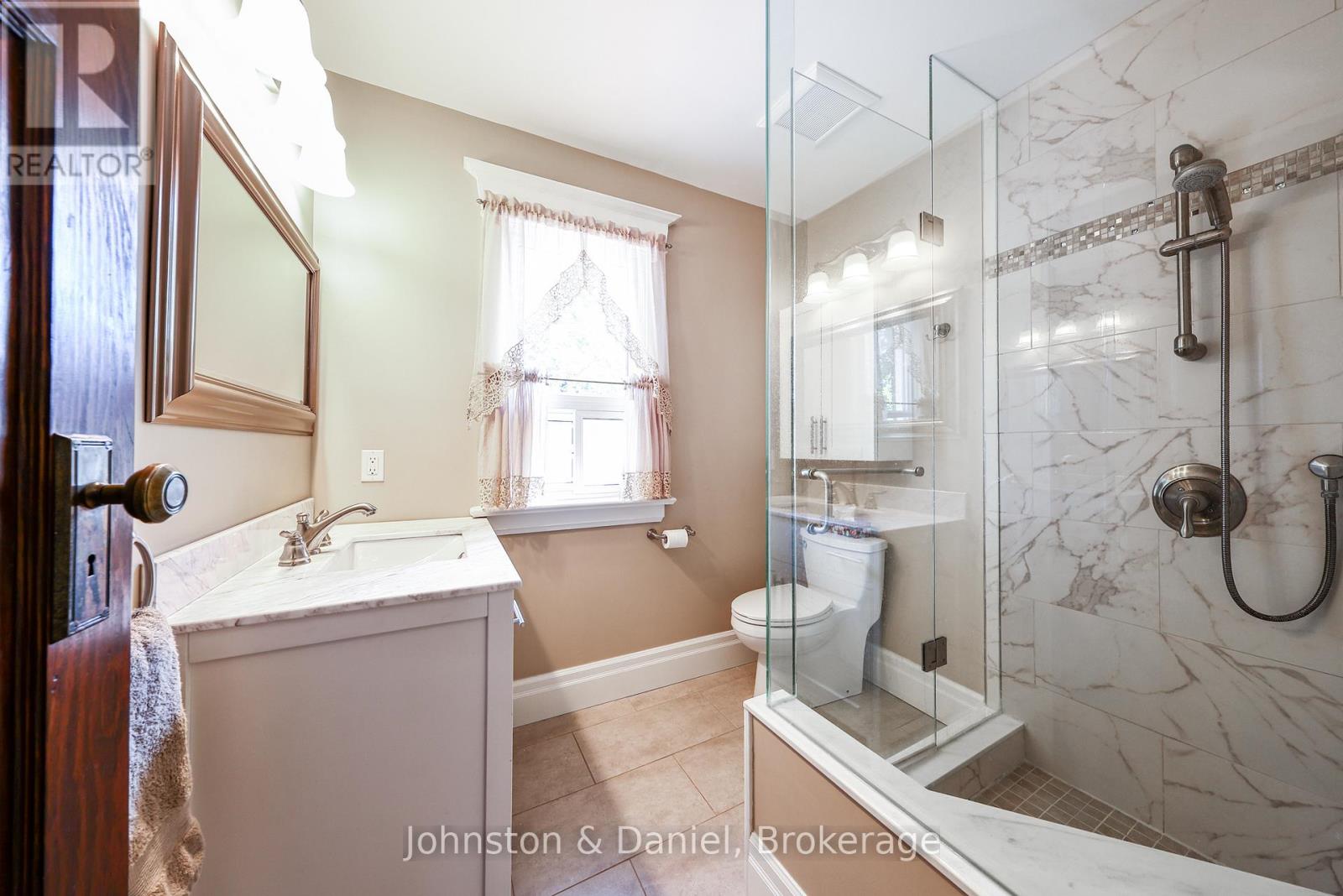 553 Runnymede Road Property Photo 16