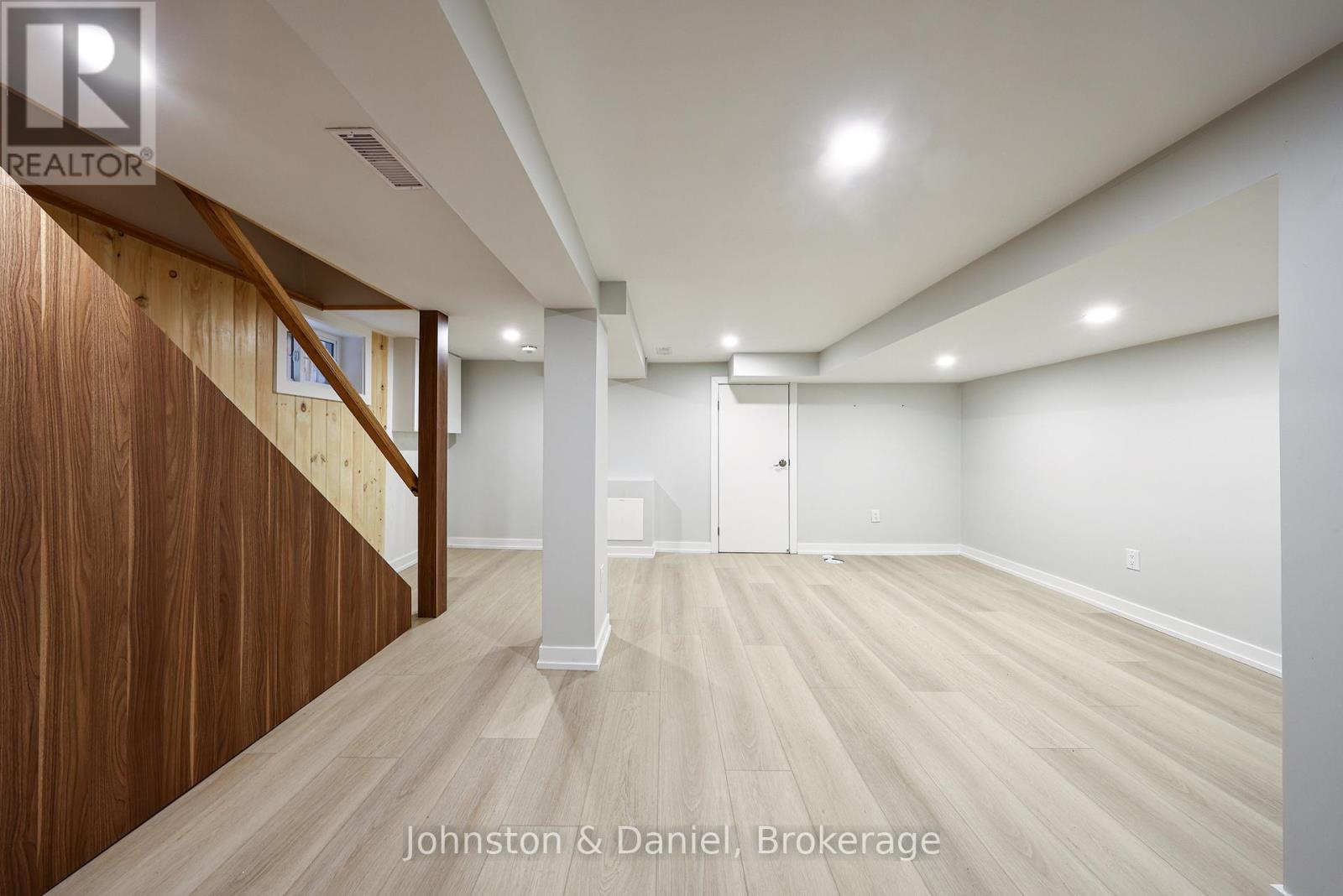 553 Runnymede Road Property Photo 25