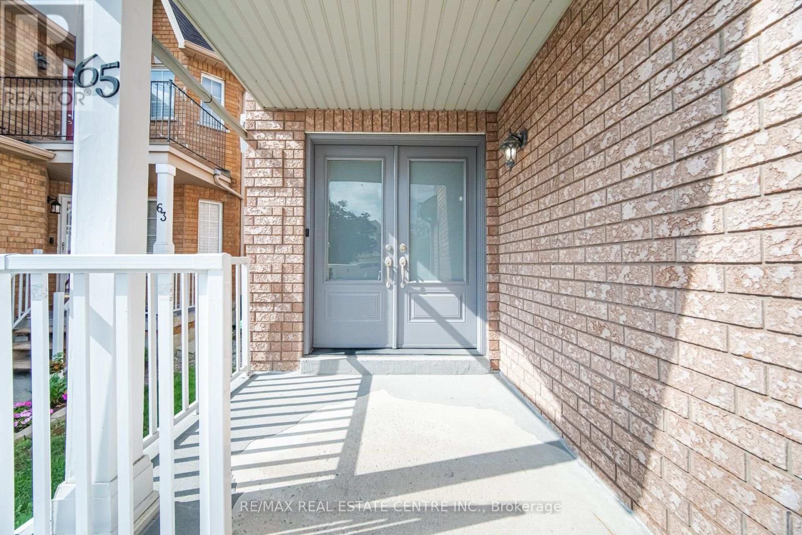 65 Coolspring Crescent Property Photo 3