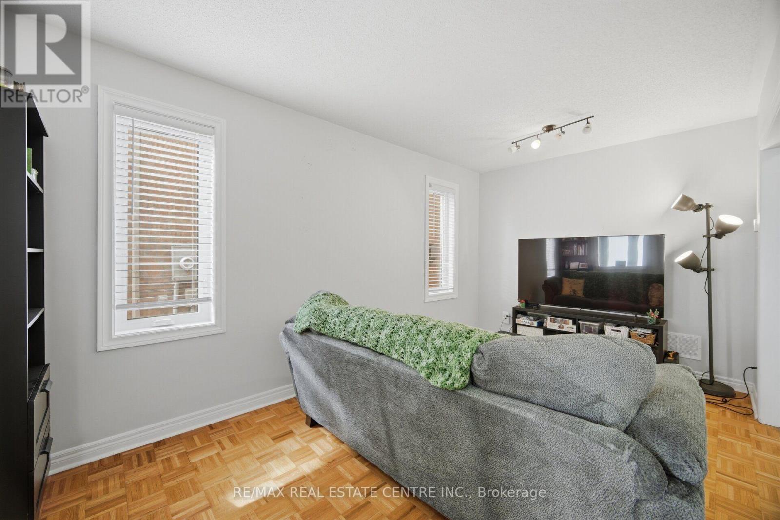 65 Coolspring Crescent Property Photo 6