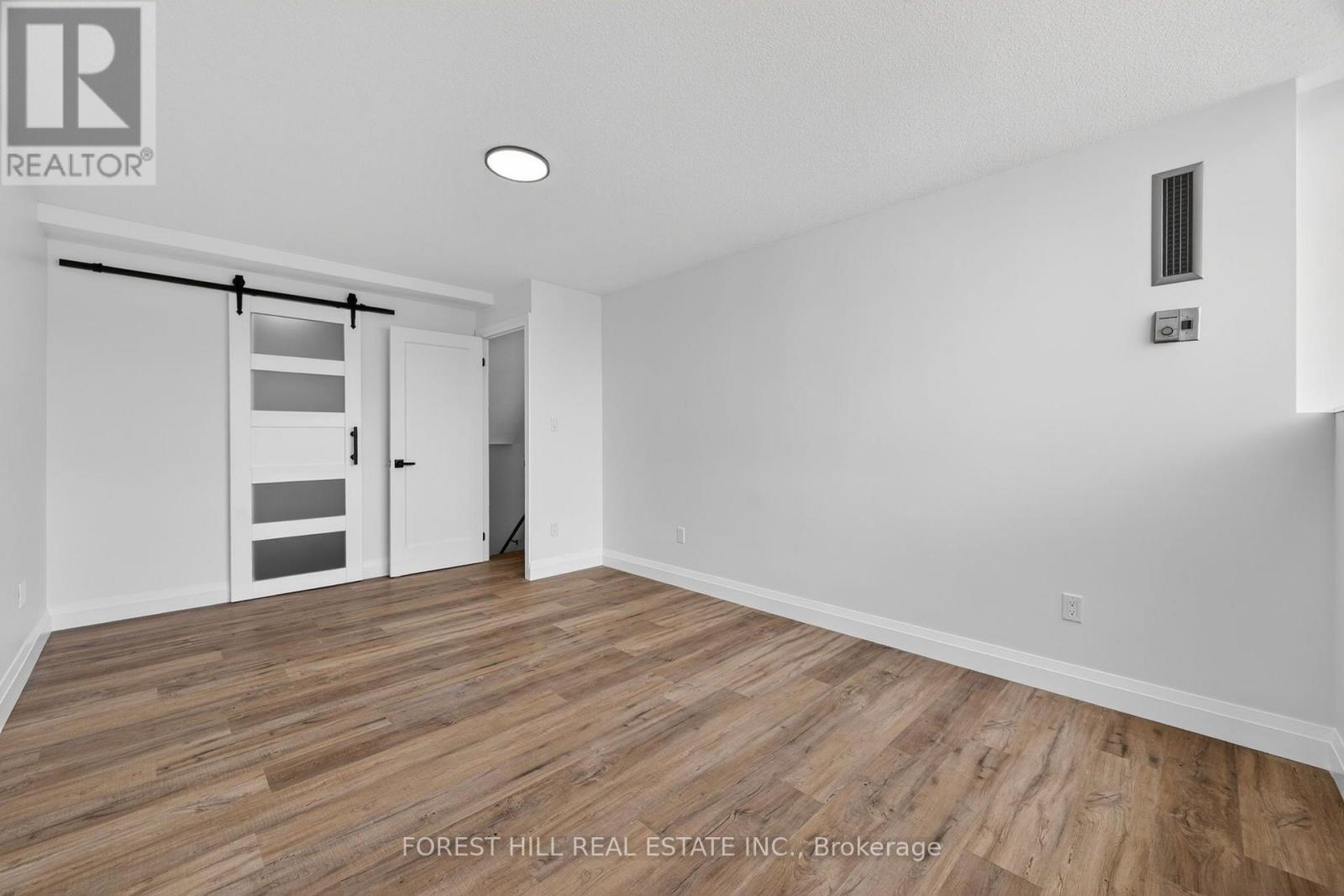 1211 - 11 Wincott Drive Property Photo 27